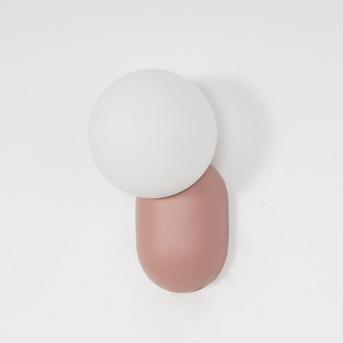 Nelo Minimalistische Wandleuchte mit Kugelschirm