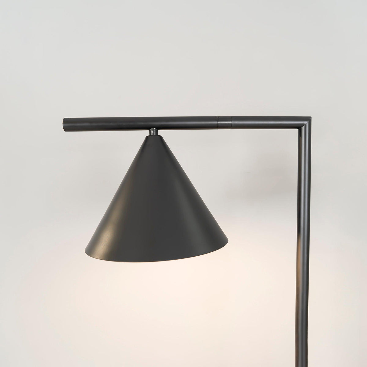 Nell Minimalistische Stehleuchte