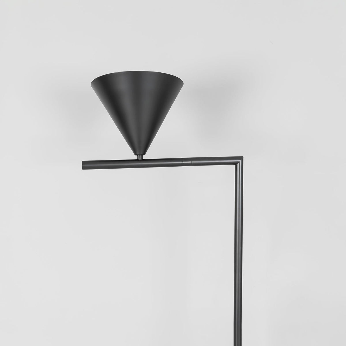Nell Minimalistische Stehleuchte