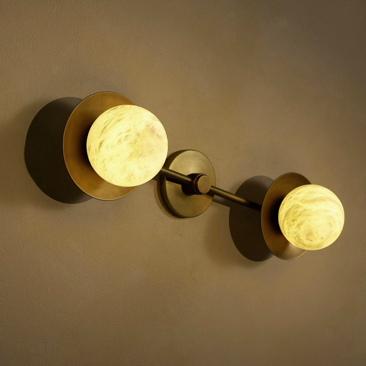 Eiralenne Alabaster-Wandleuchte