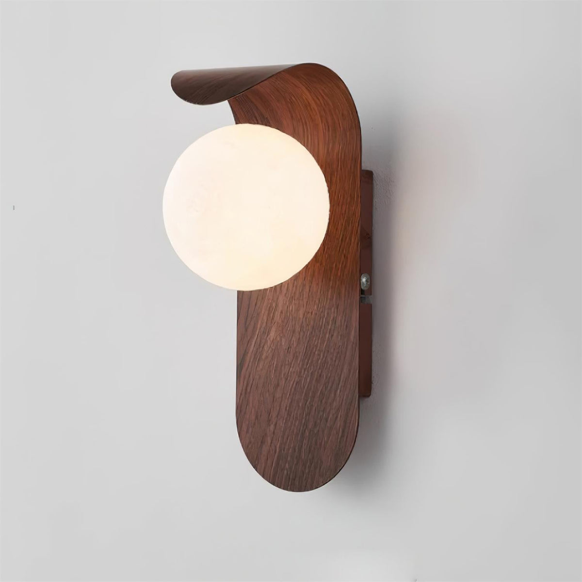 Exuro Wandleuchte für den Innenbereich aus Holzfarbe / Walnussfarben