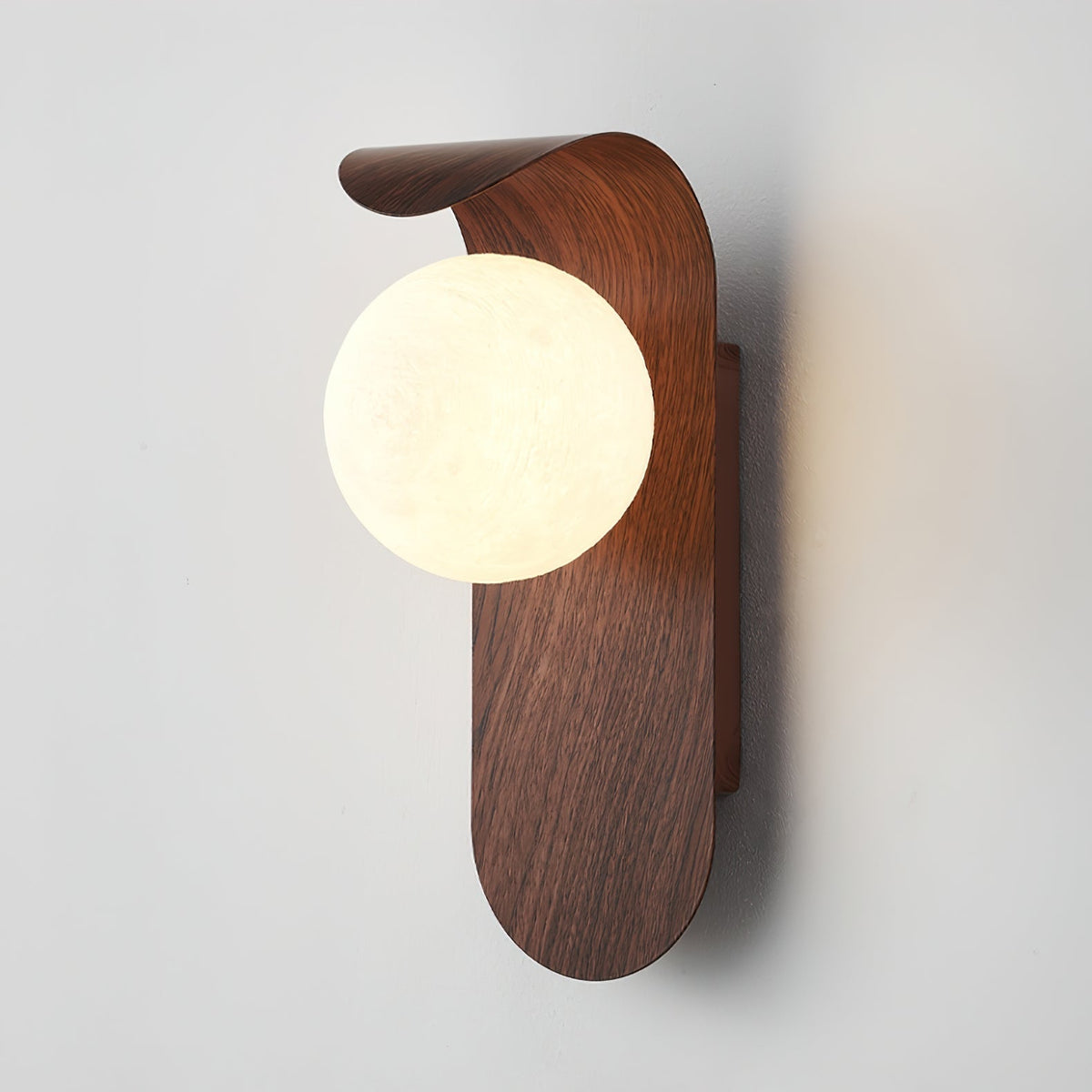Exuro Wandleuchte für den Innenbereich aus Holzfarbe / Walnussfarben