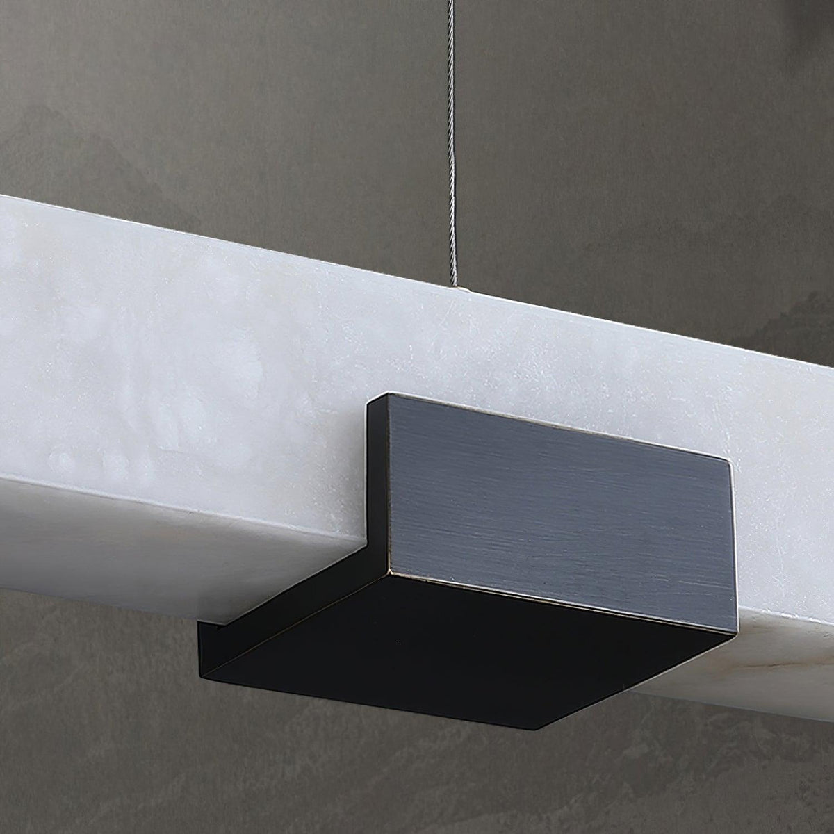 Mivel Minimalistische Alabaster-Pendelleuchte in linearer Form