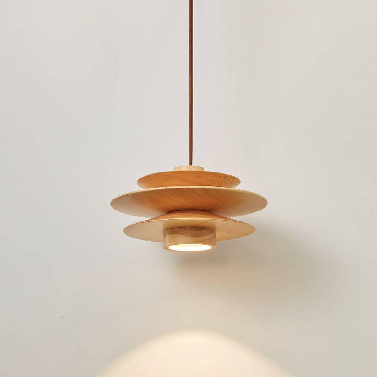 Elorda Pendelleuchte aus Holz im Retro-Stil