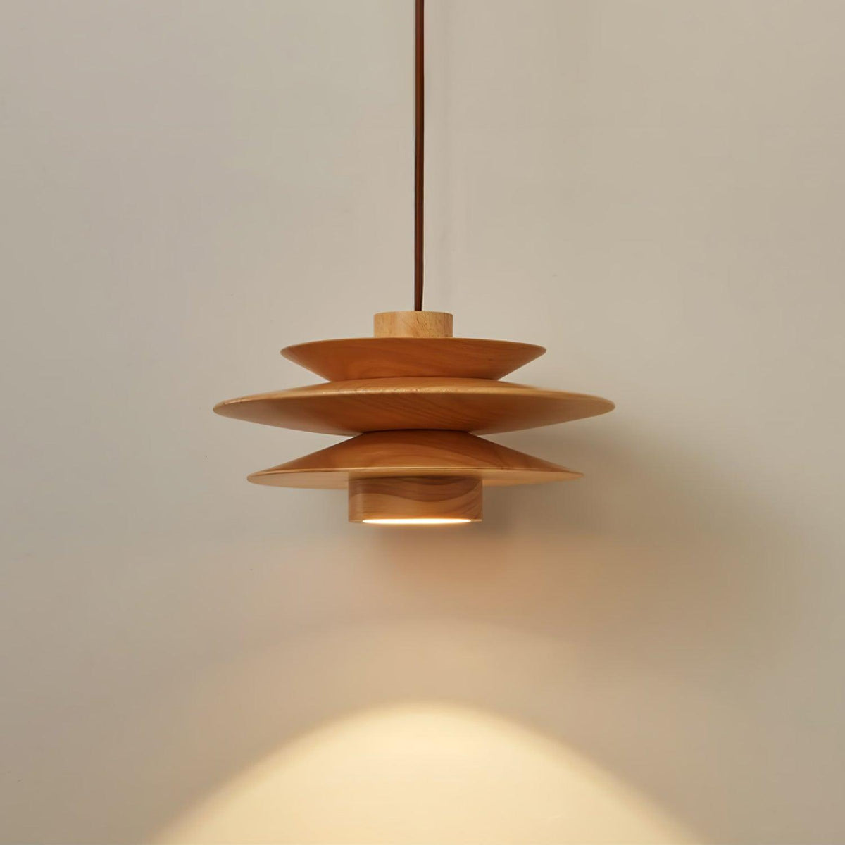 Elorda Pendelleuchte aus Holz im Retro-Stil