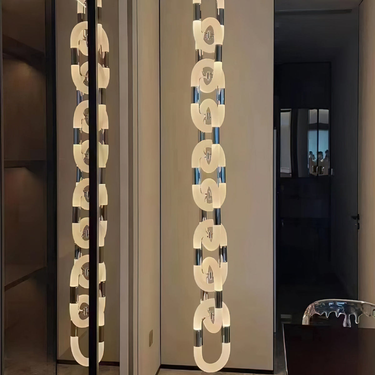 Pendelleuchte mit Kettenglied-Design aus Edelstahl im modernen Stil