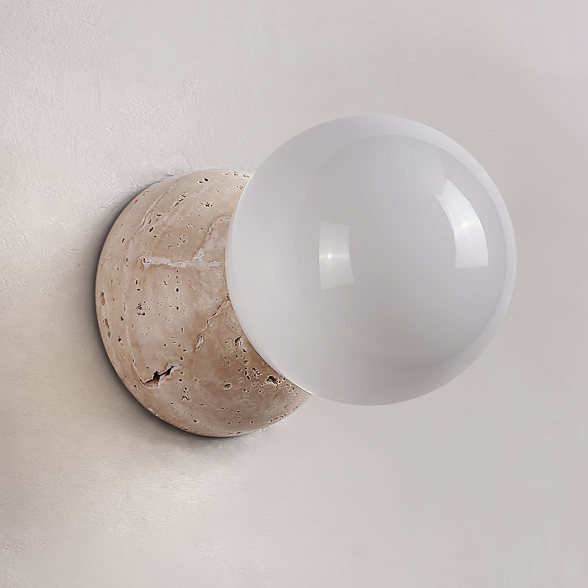 Cethair Travertine-Wandleuchte