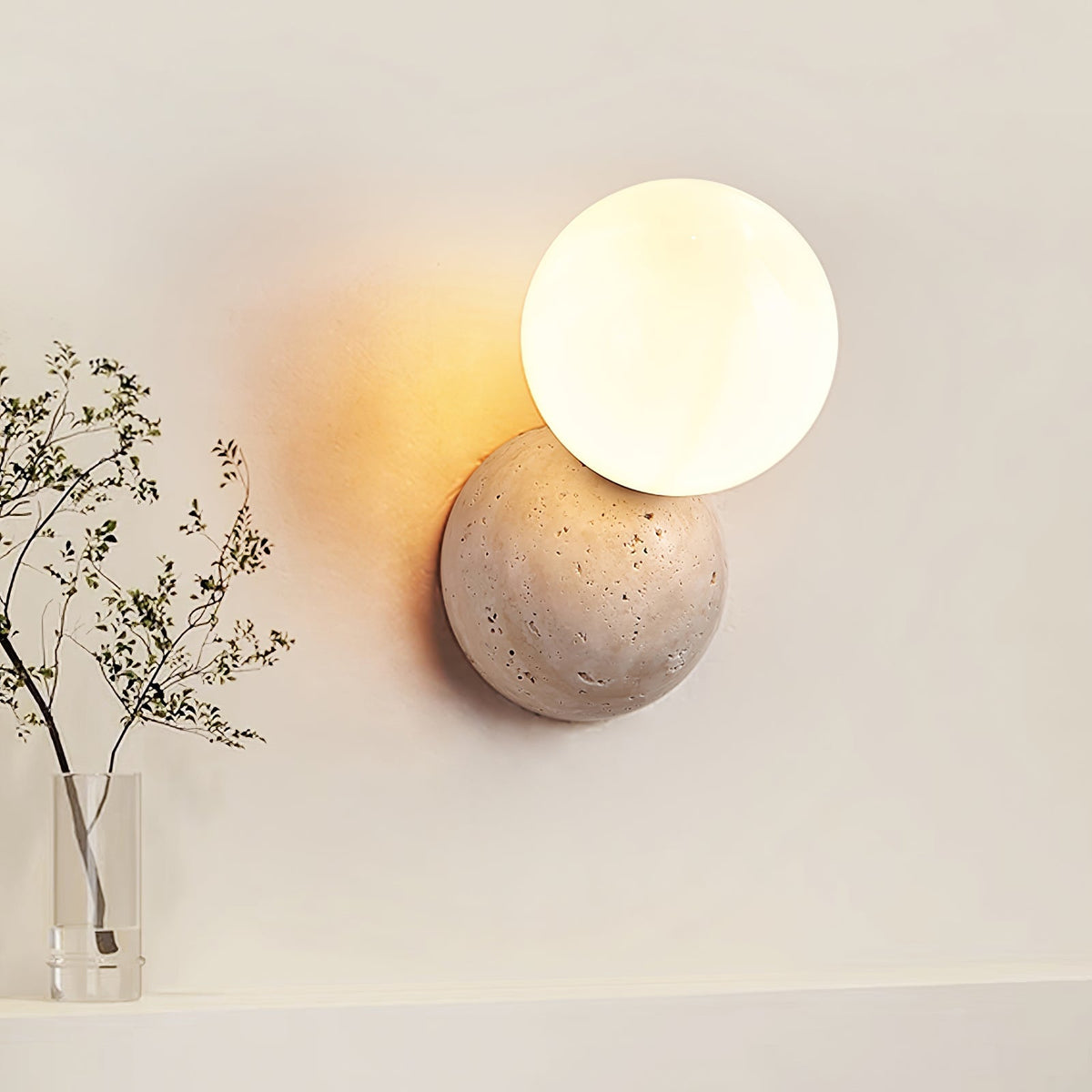 Cethair Travertine-Wandleuchte