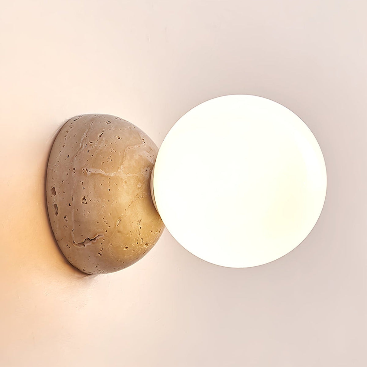 Cethair Travertine-Wandleuchte