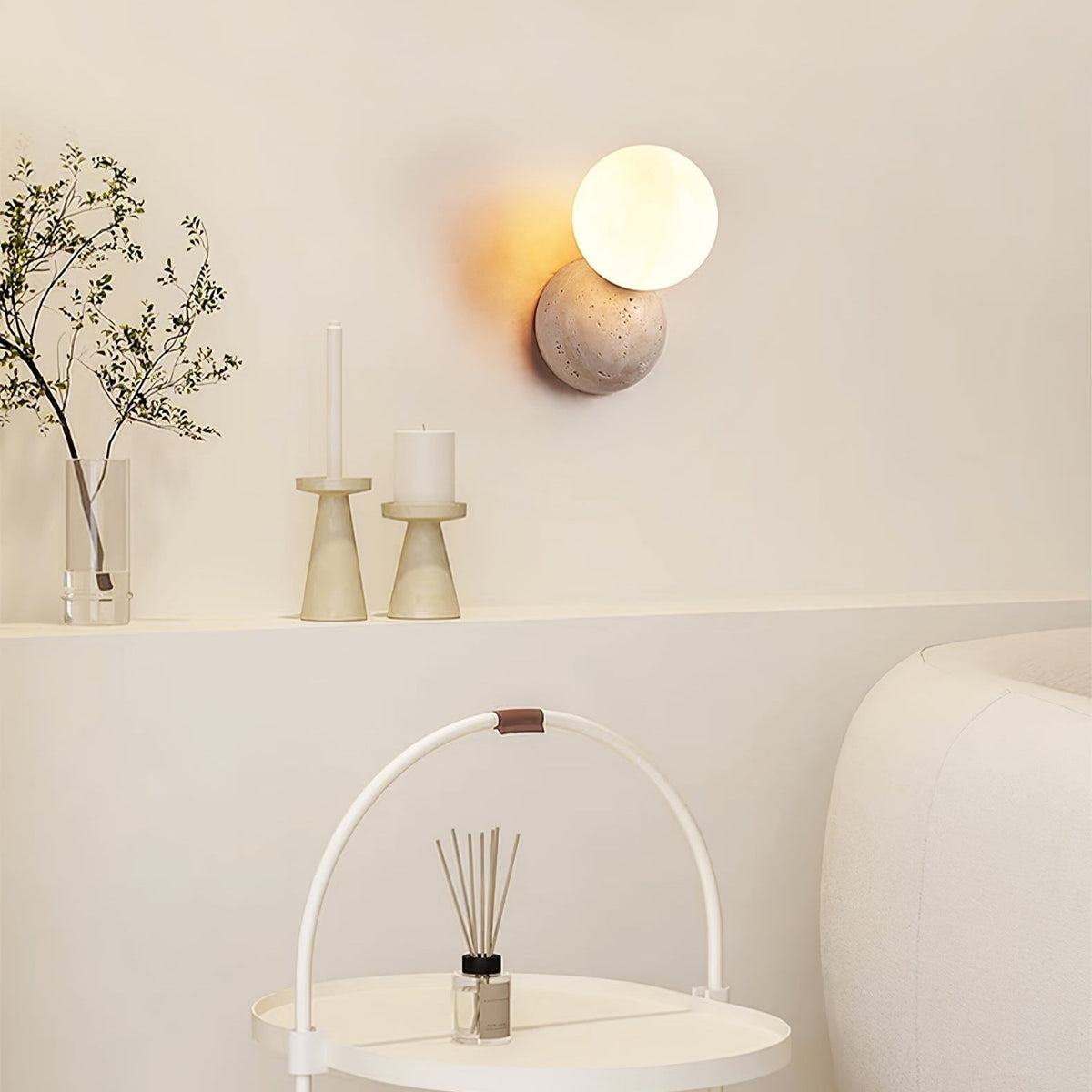 Cethair Travertine-Wandleuchte