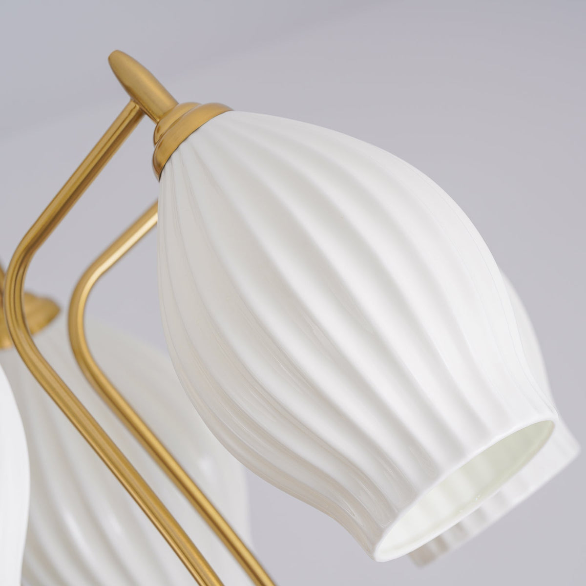Pravin Kronleuchter Keramik Rippen Skulptural Glas Elegant