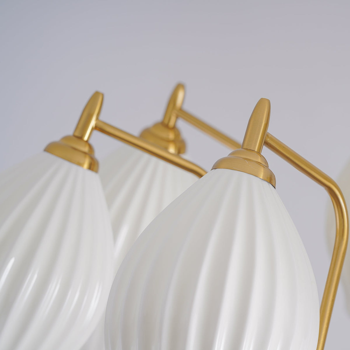 Pravin Kronleuchter Keramik Rippen Skulptural Glas Elegant