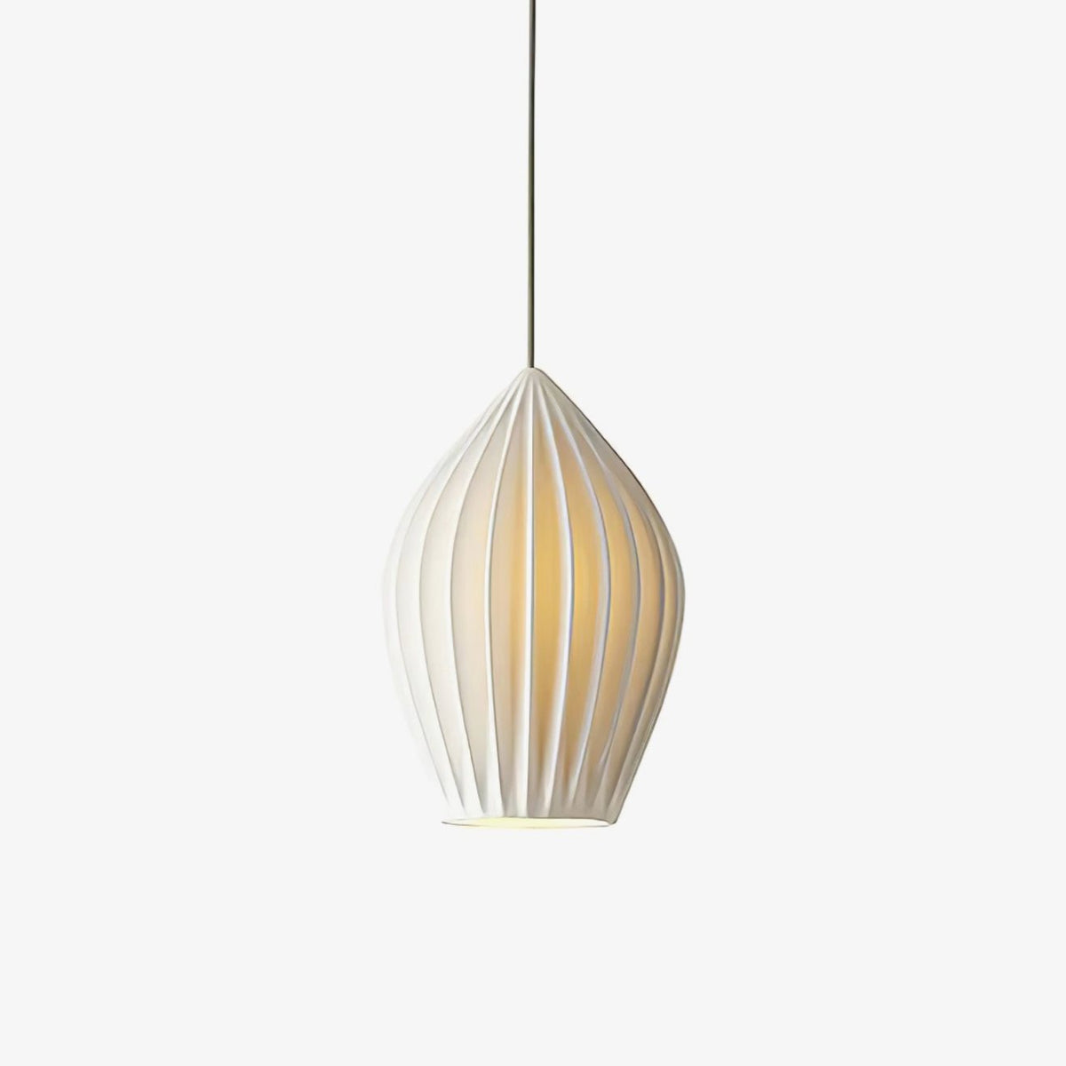 Virove Pendelleuchte aus Keramik mit gerippter Oberfläche in Knochen-Optik elegant