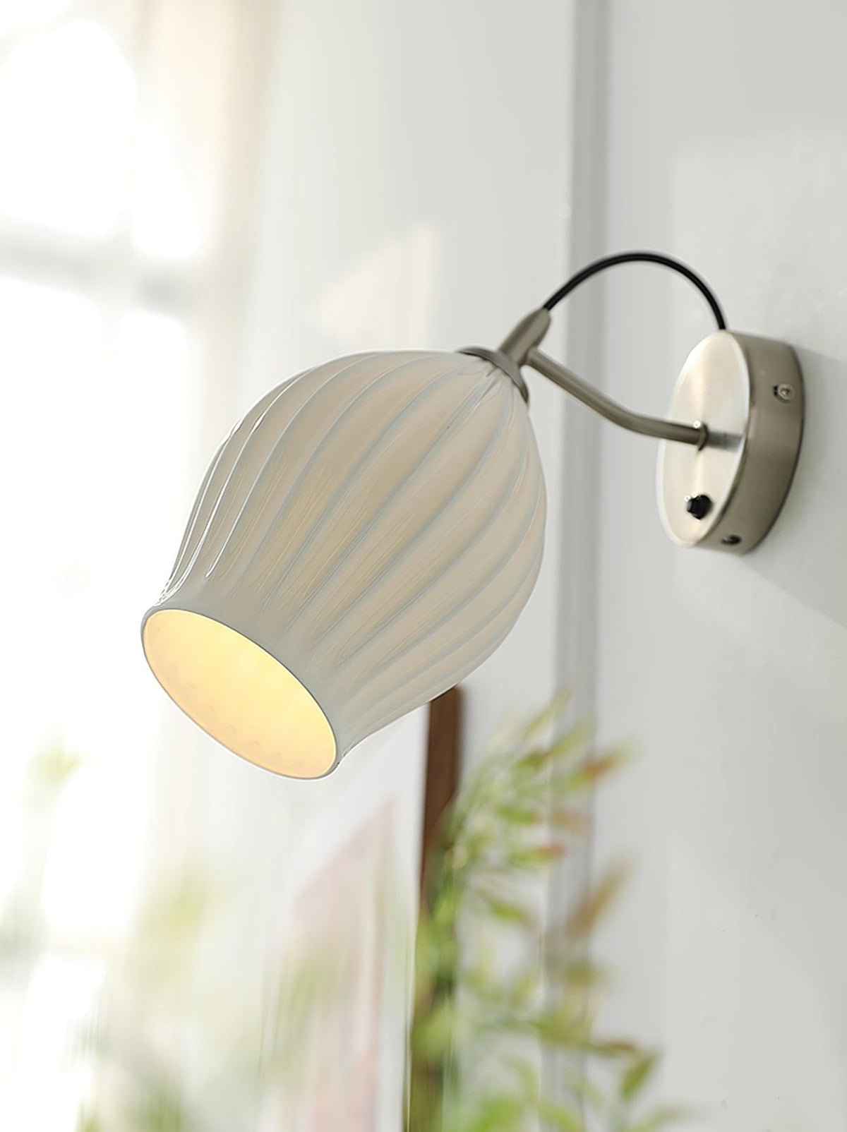 Zotalisra moderne minimalistische gerippte Keramik-Wandleuchte