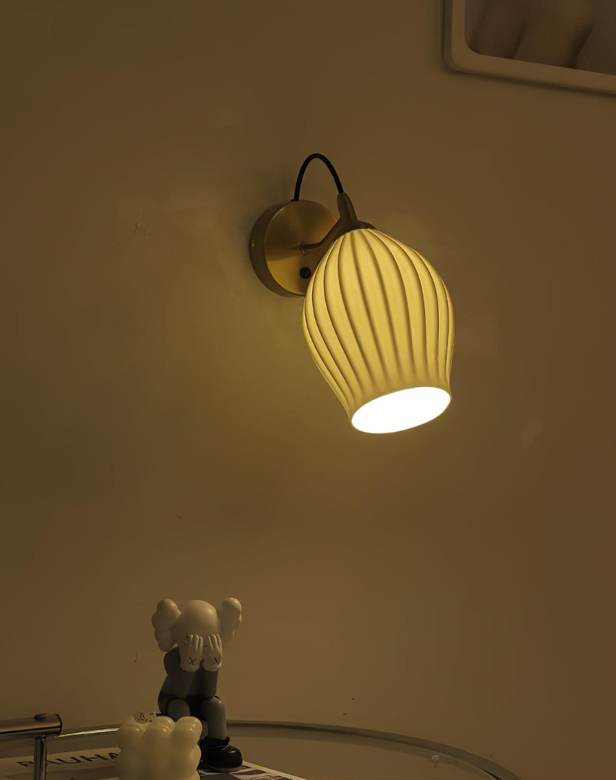 Zotalisra moderne minimalistische gerippte Keramik-Wandleuchte