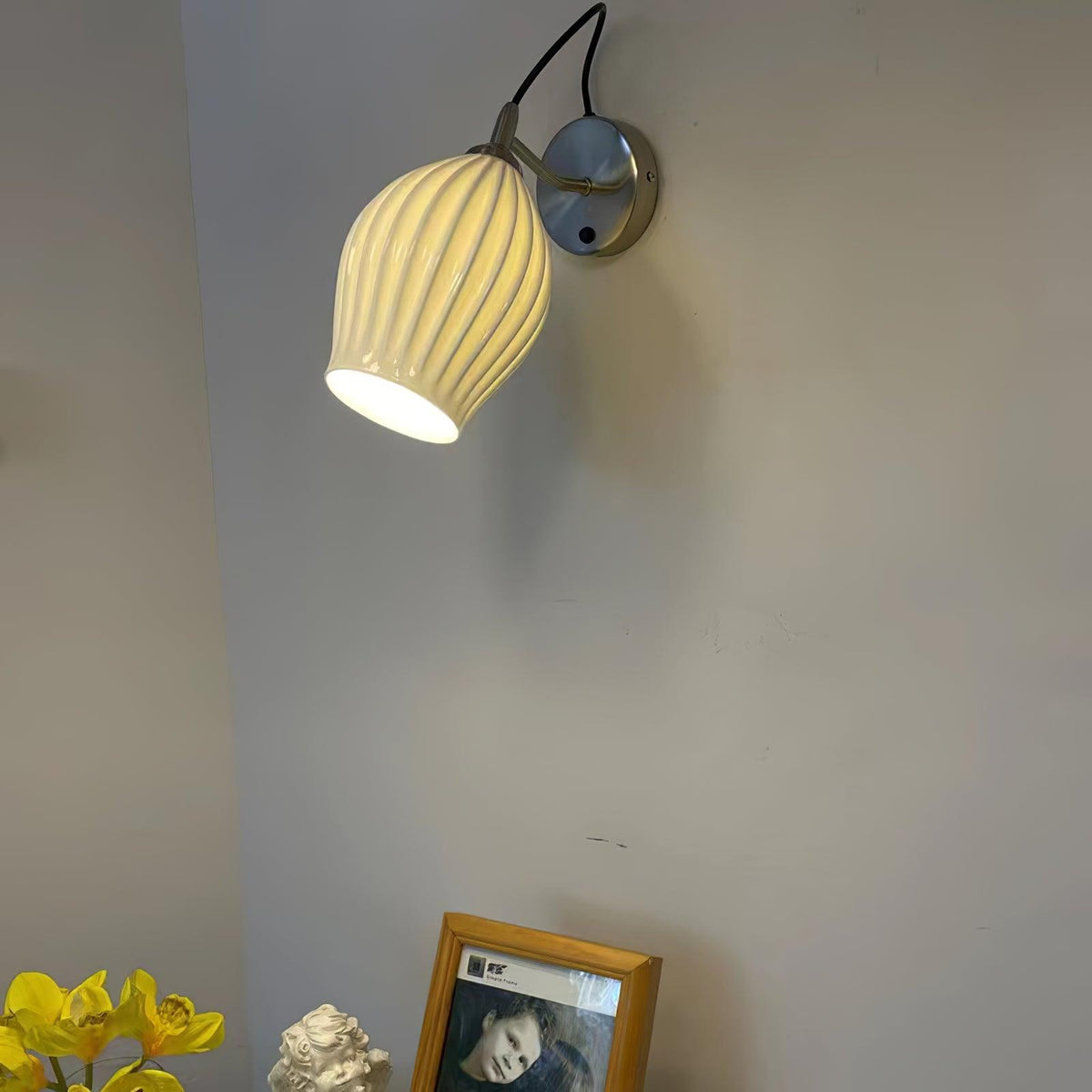 Zotalisra moderne minimalistische gerippte Keramik-Wandleuchte