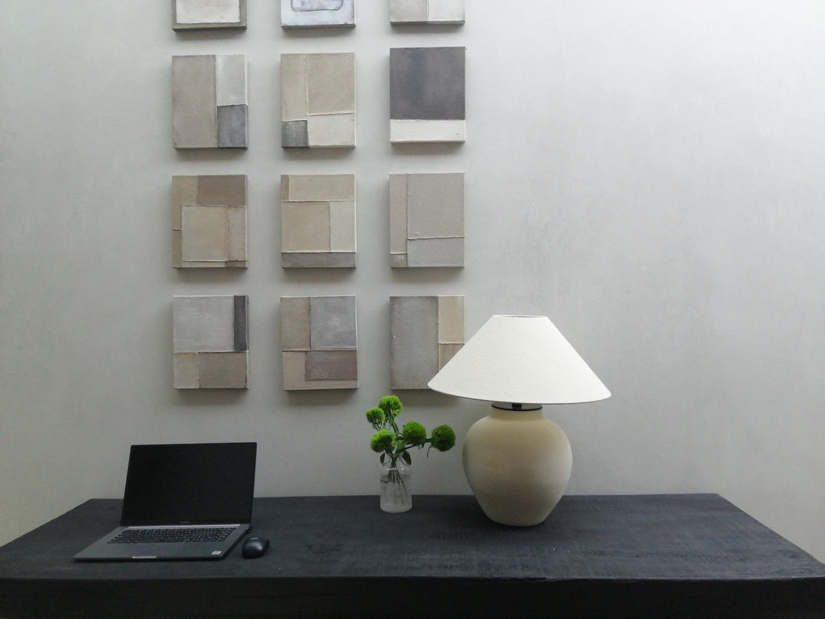 Lumian Tischleuchte aus Keramik in Beige mit Stoffschirm
