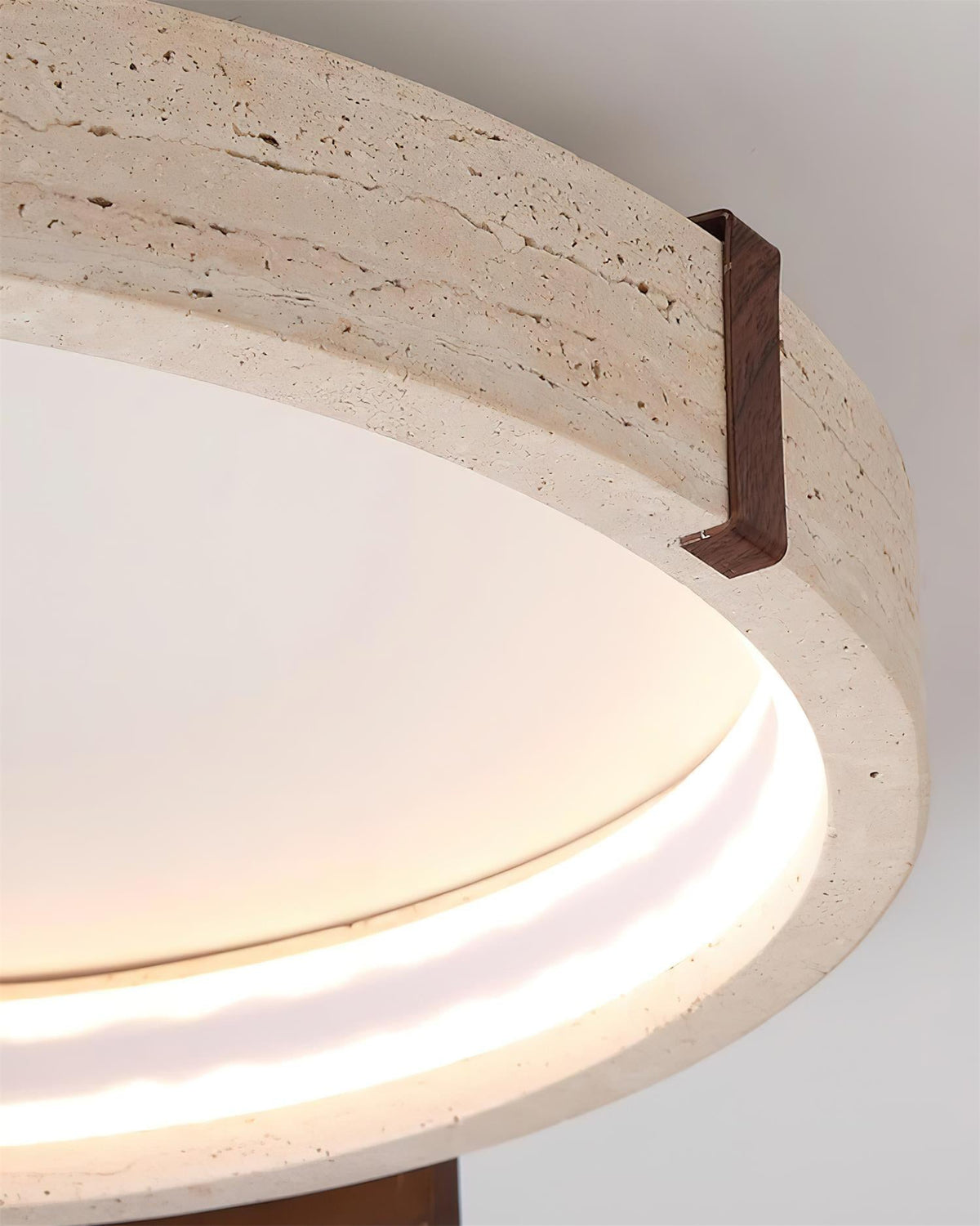 Noreleria Deckenleuchte Halo skulptural aus Travertin & Holz