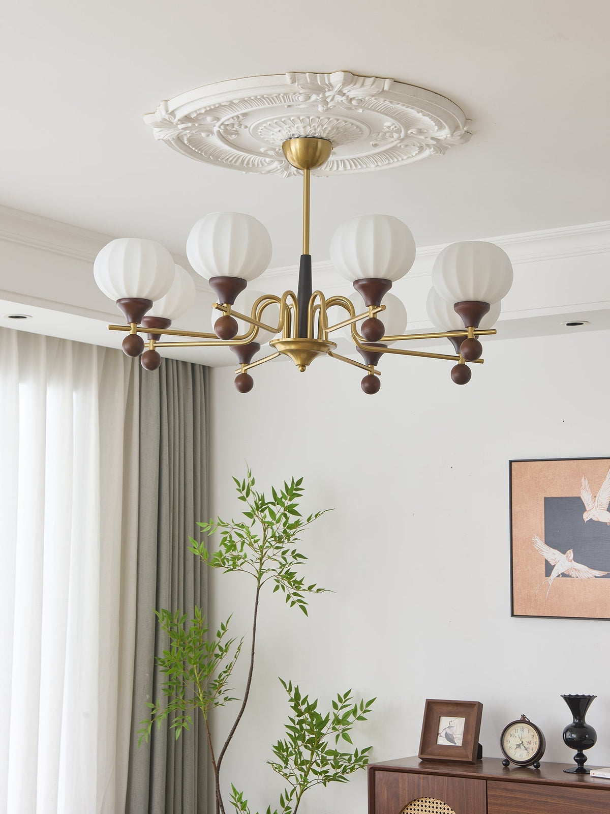Anorionis Kronleuchter aus Holz im traditionellen Premium-Stil