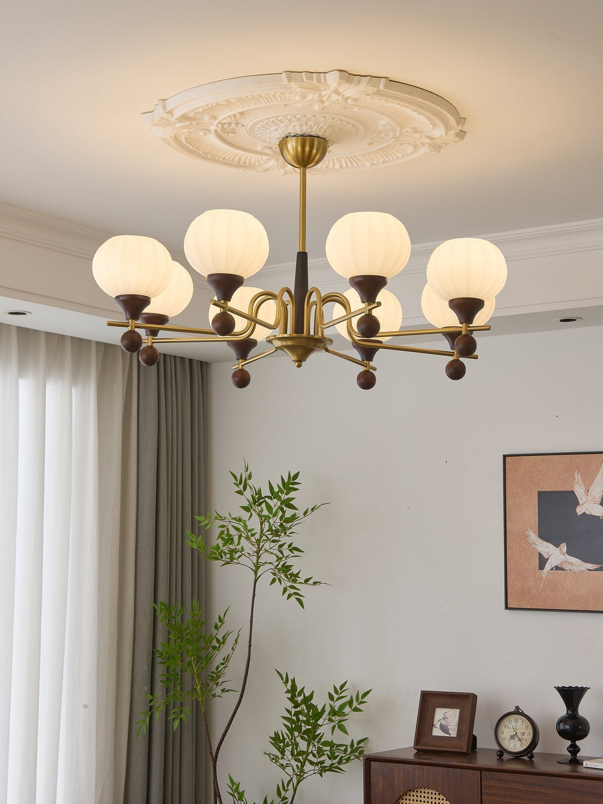 Anorionis Kronleuchter aus Holz im traditionellen Premium-Stil