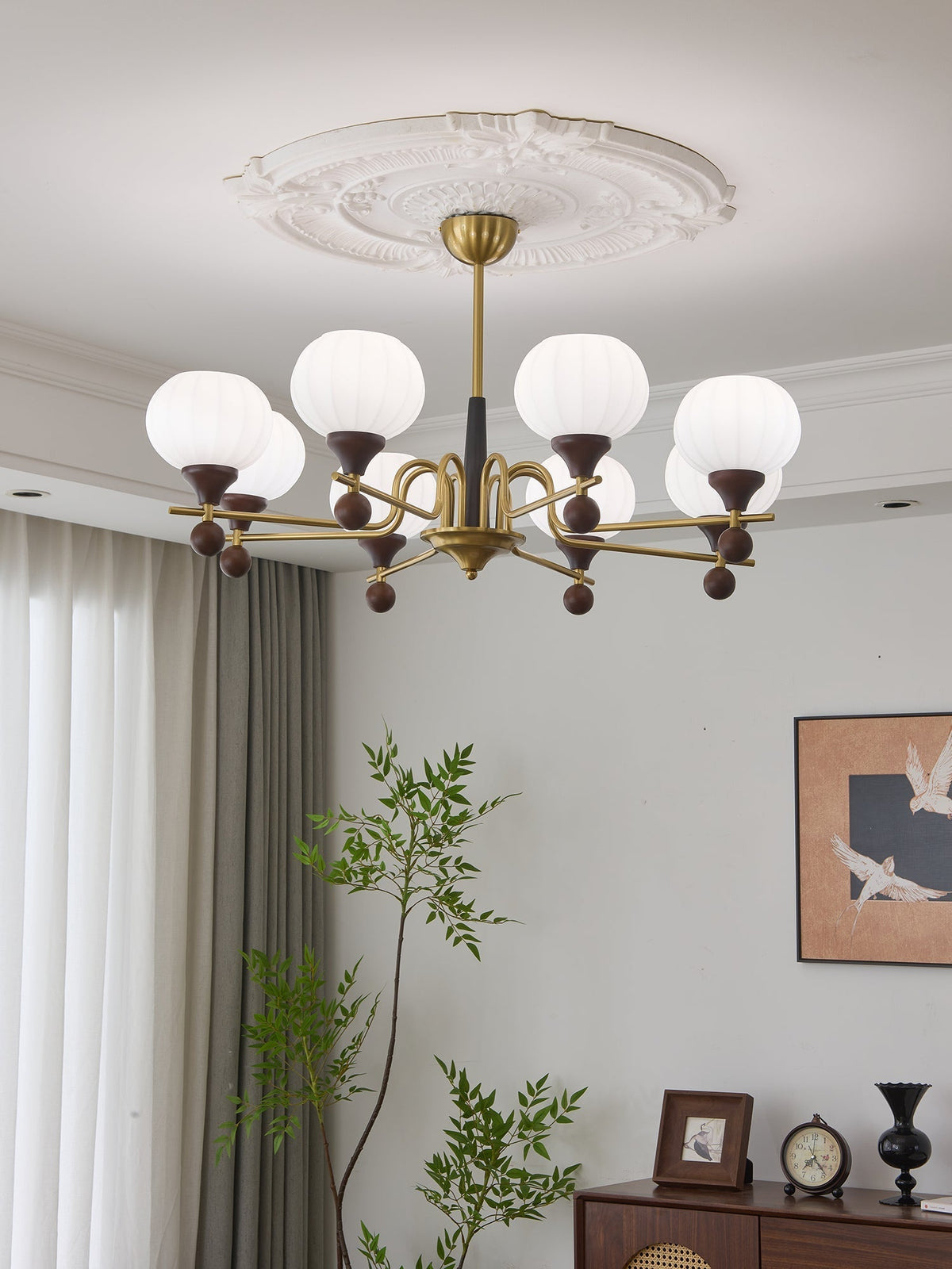 Anorionis Kronleuchter aus Holz im traditionellen Premium-Stil