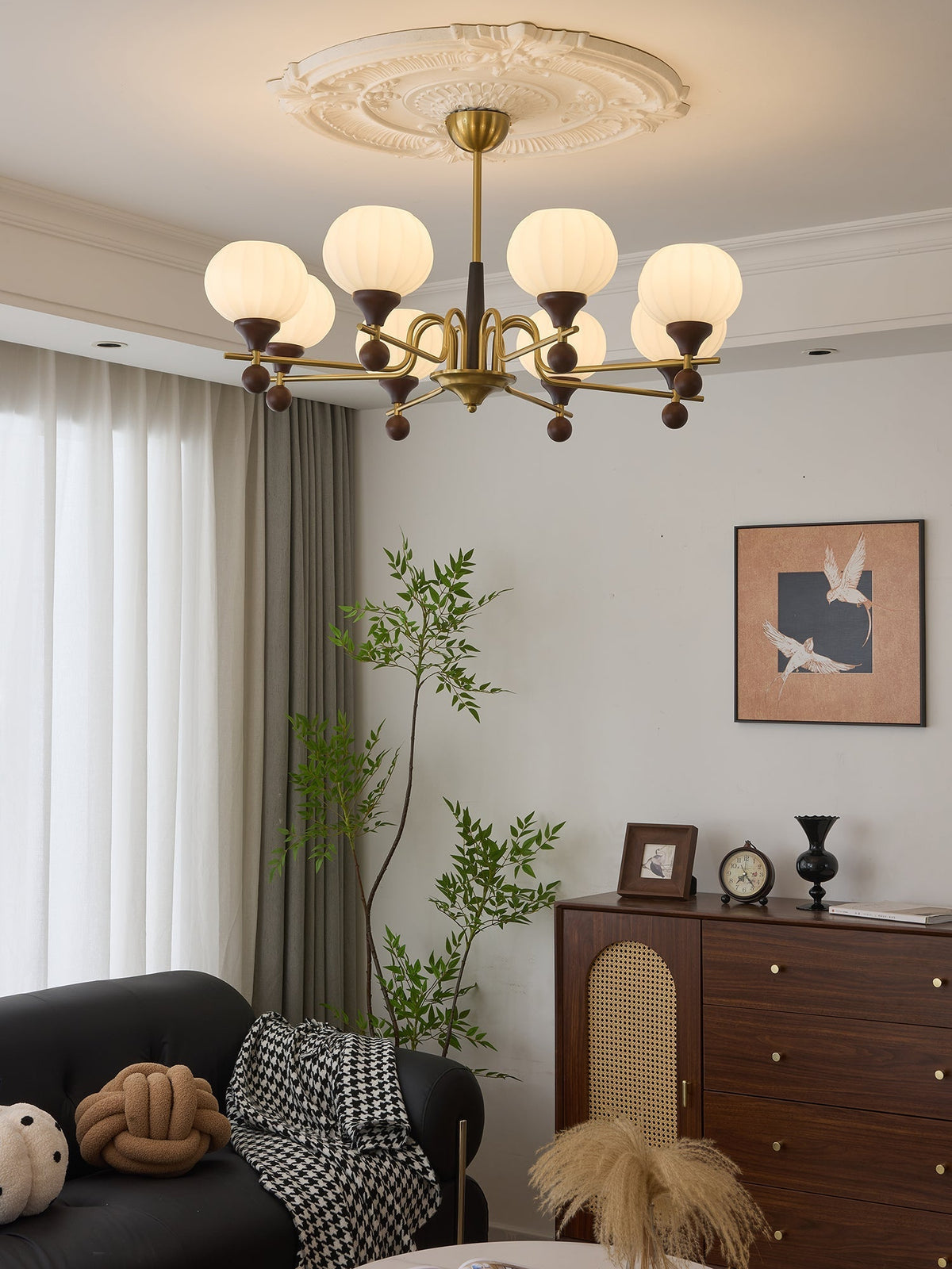 Anorionis Kronleuchter aus Holz im traditionellen Premium-Stil
