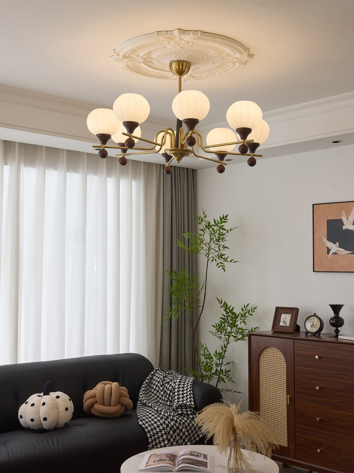 Anorionis Kronleuchter aus Holz im traditionellen Premium-Stil