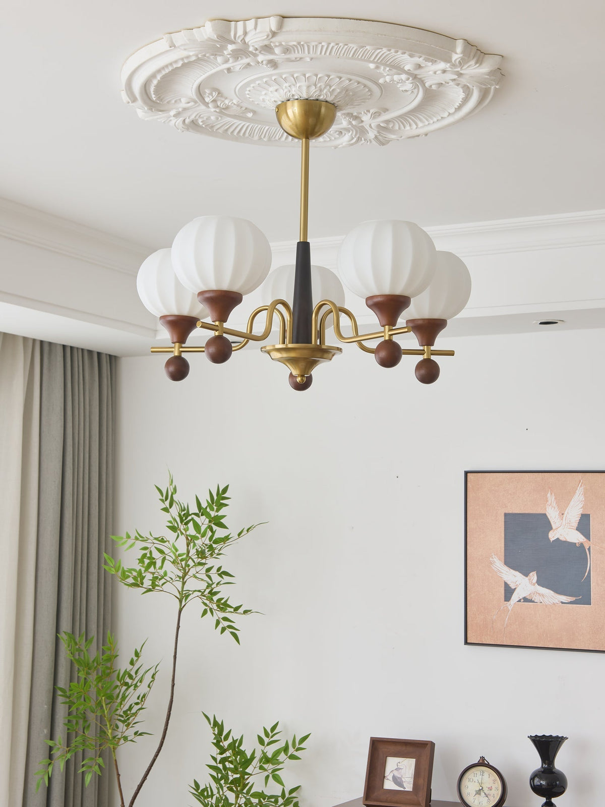 Anorionis Kronleuchter aus Holz im traditionellen Premium-Stil