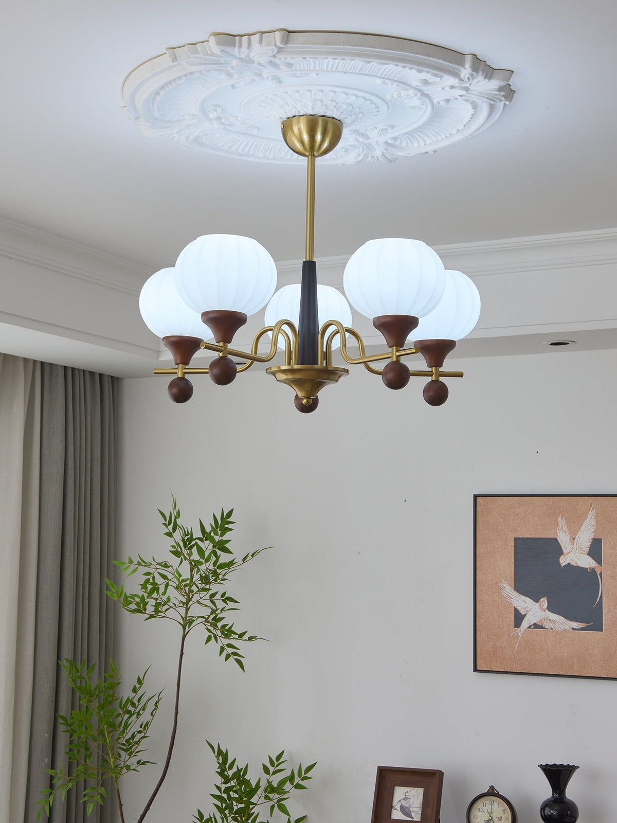 Anorionis Kronleuchter aus Holz im traditionellen Premium-Stil