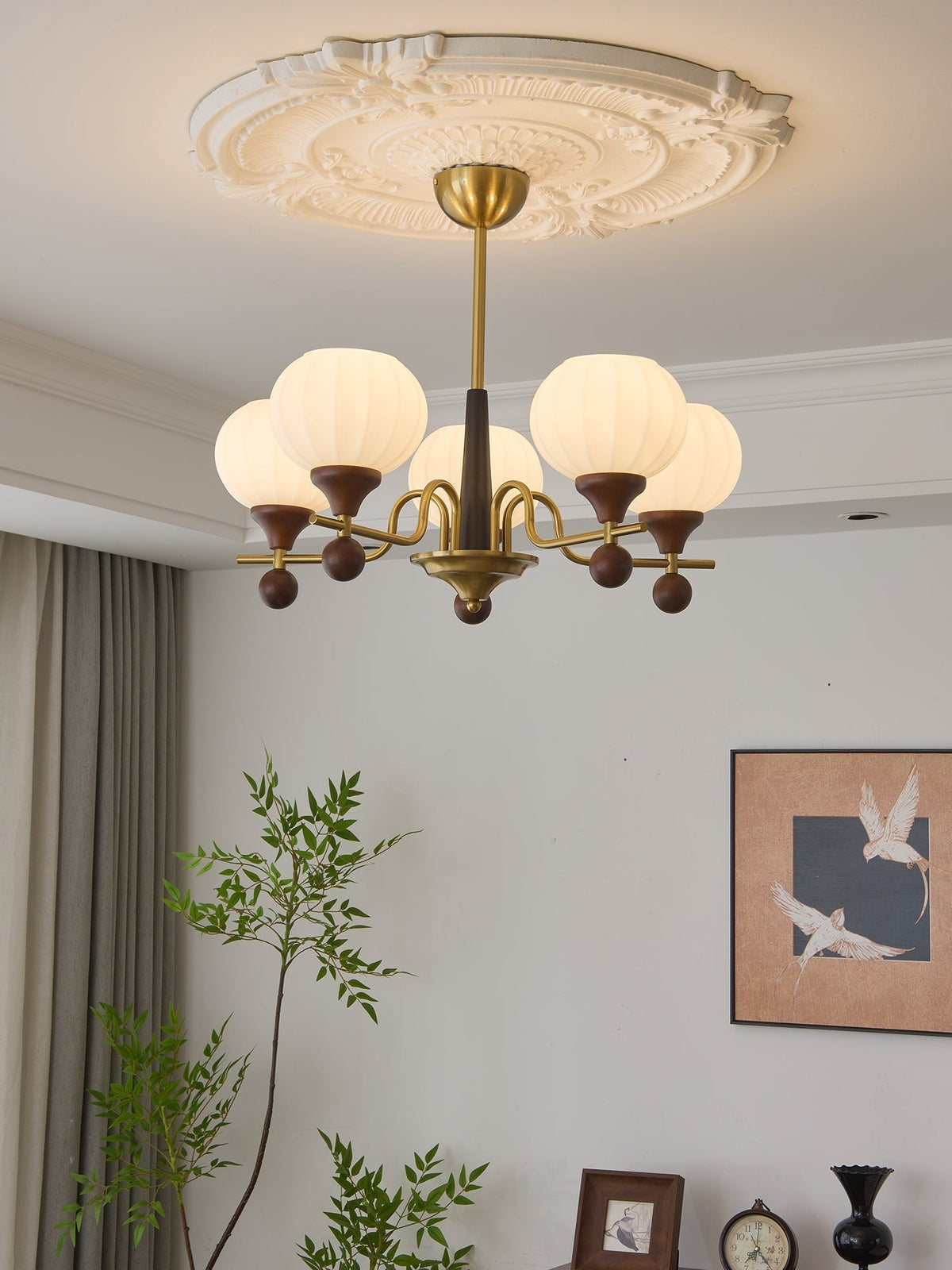 Anorionis Kronleuchter aus Holz im traditionellen Premium-Stil