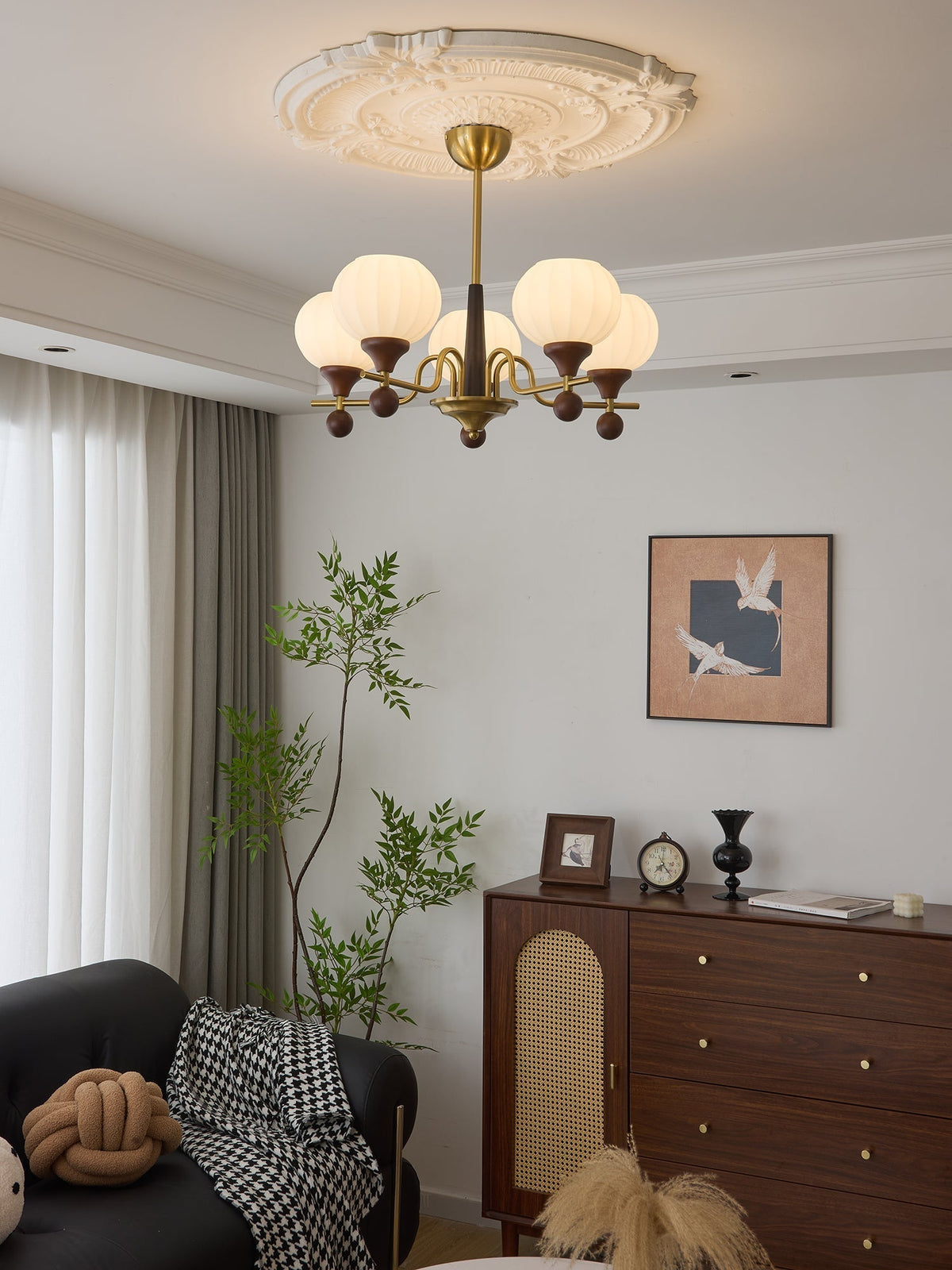 Anorionis Kronleuchter aus Holz im traditionellen Premium-Stil