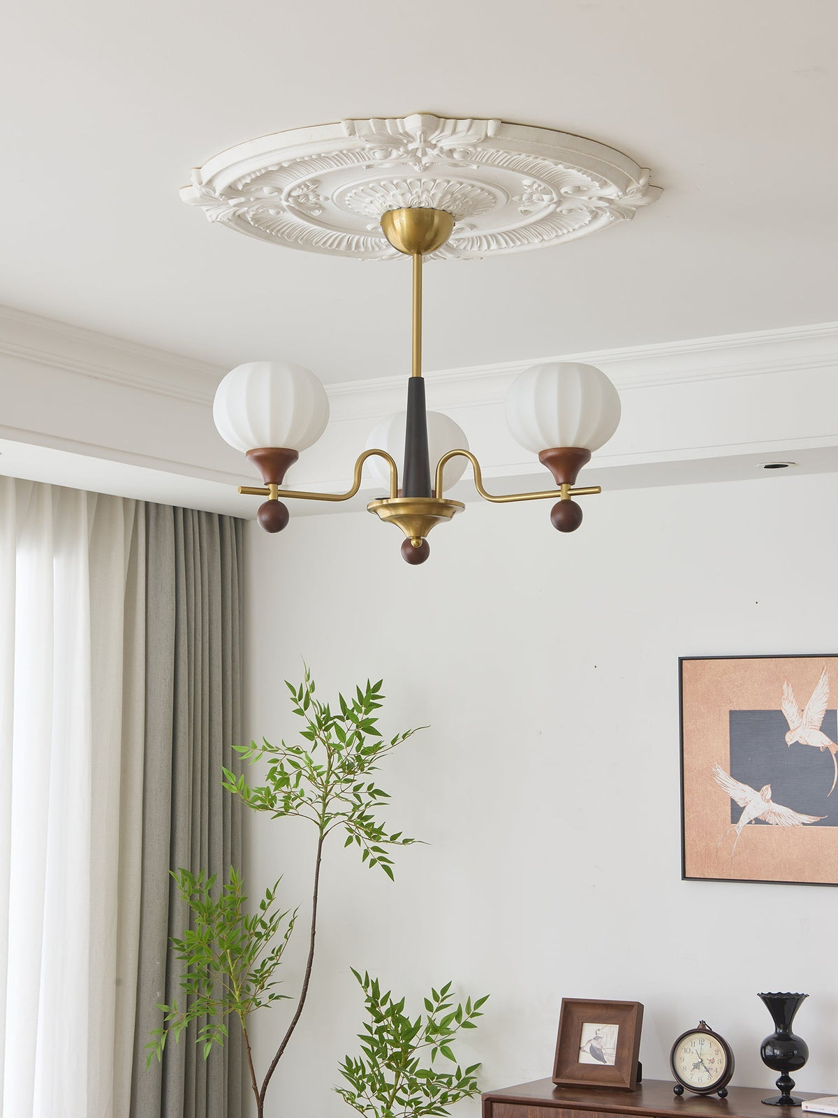 Anorionis Kronleuchter aus Holz im traditionellen Premium-Stil