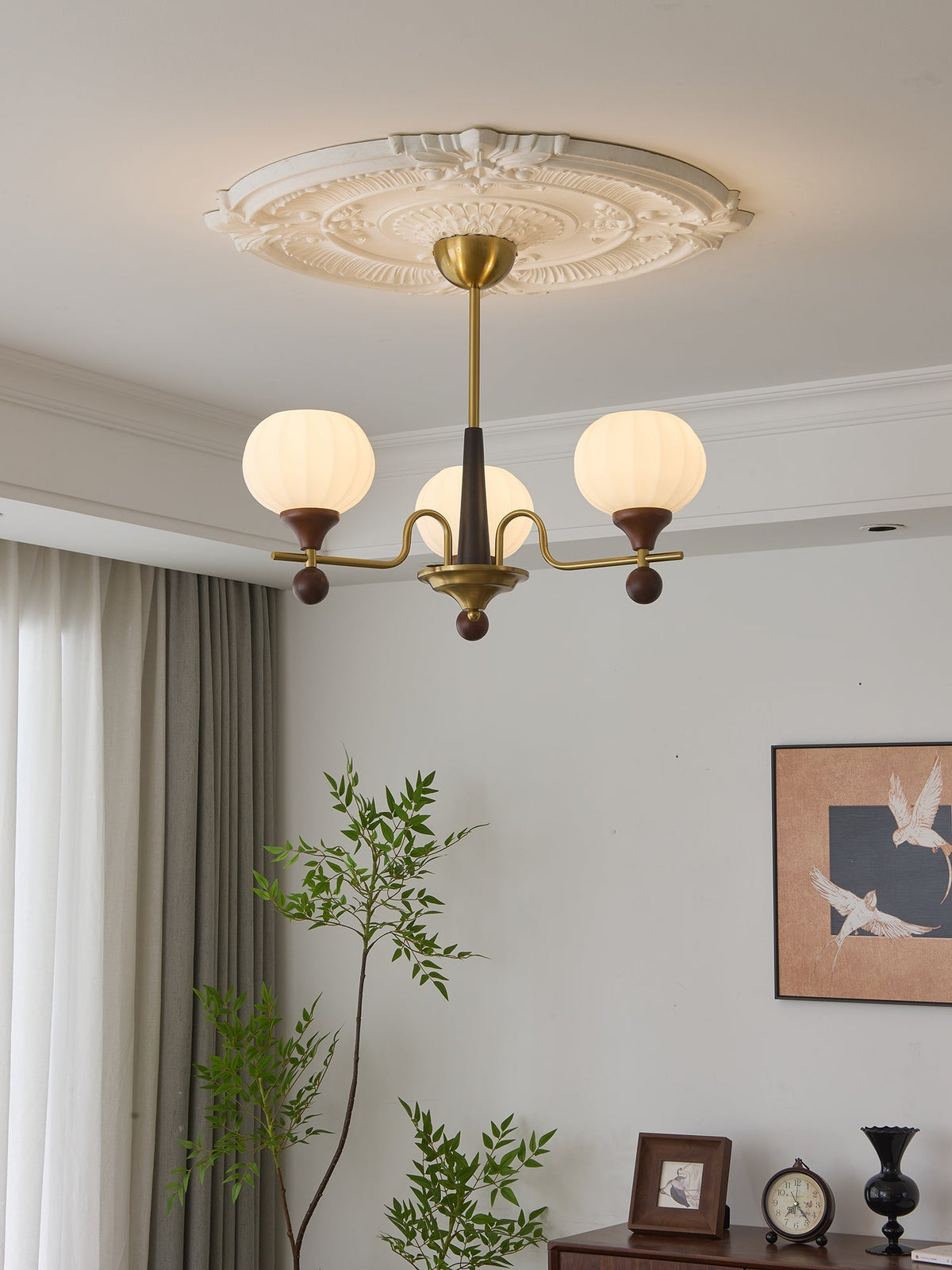 Anorionis Kronleuchter aus Holz im traditionellen Premium-Stil