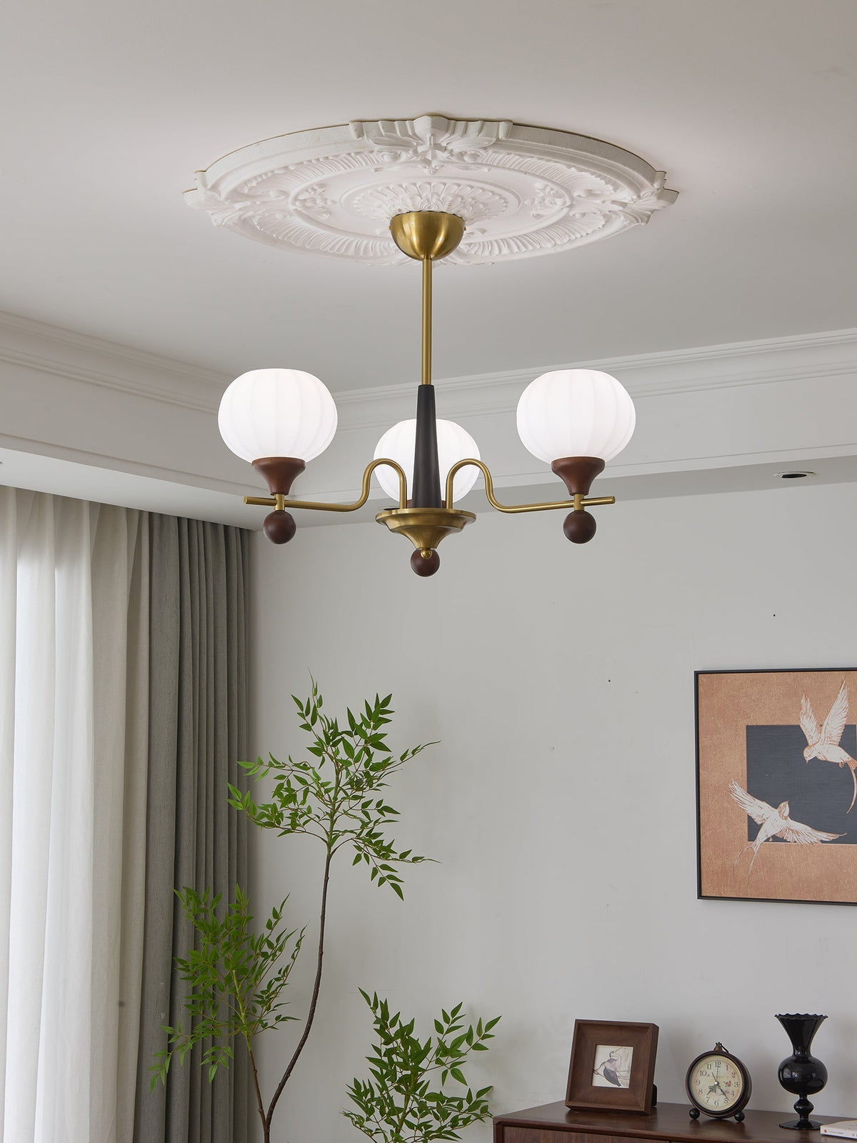 Anorionis Kronleuchter aus Holz im traditionellen Premium-Stil