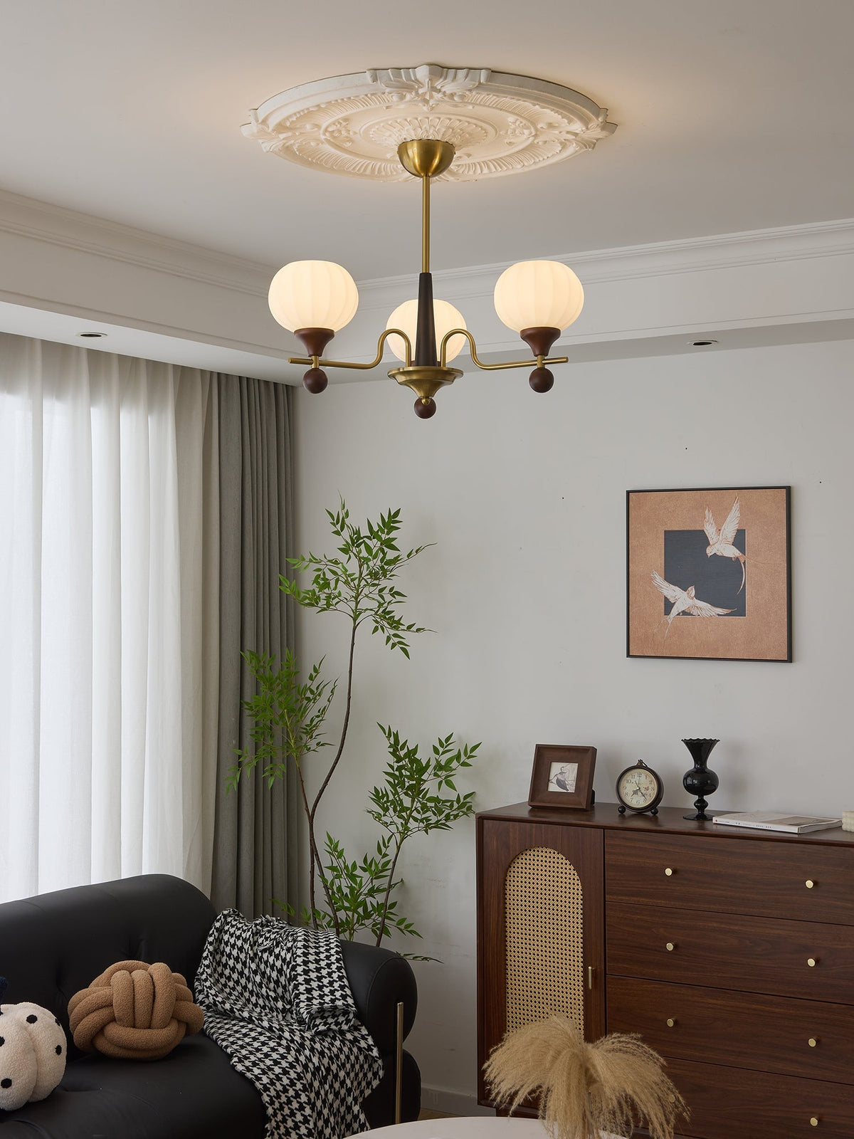 Anorionis Kronleuchter aus Holz im traditionellen Premium-Stil