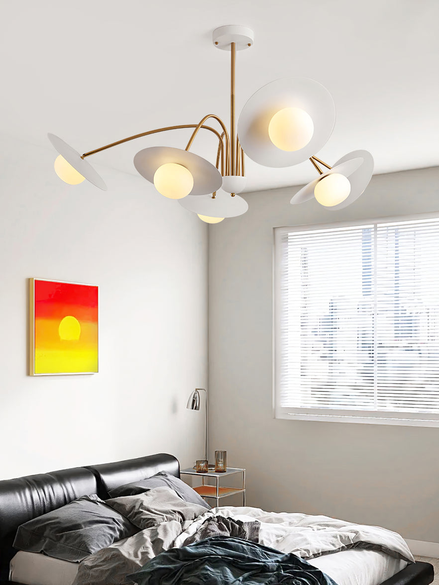 Lark Kronleuchter mit Art-Deco-inspiriertem Pilz-Aufsatz