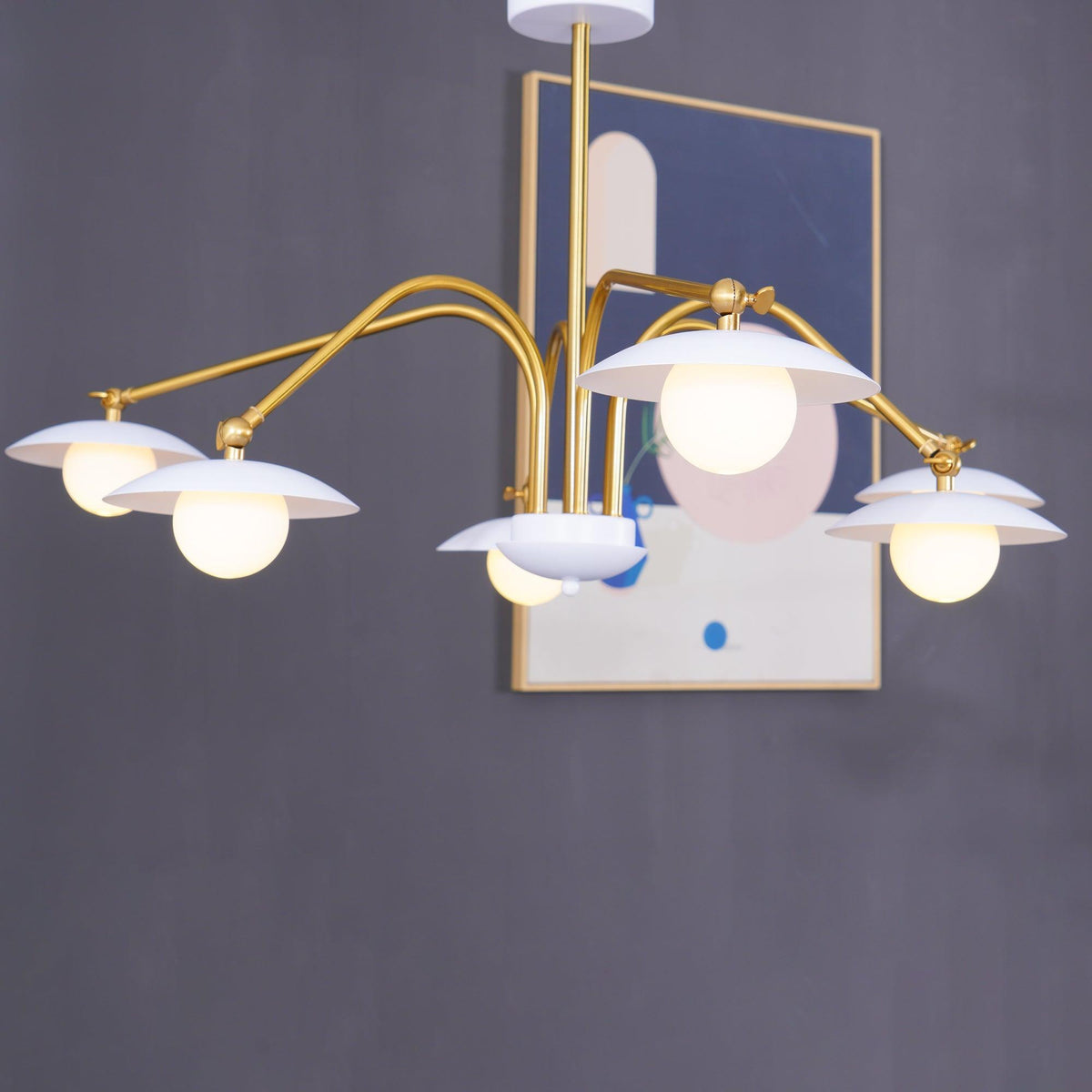 Lark Kronleuchter mit Art-Deco-inspiriertem Pilz-Aufsatz