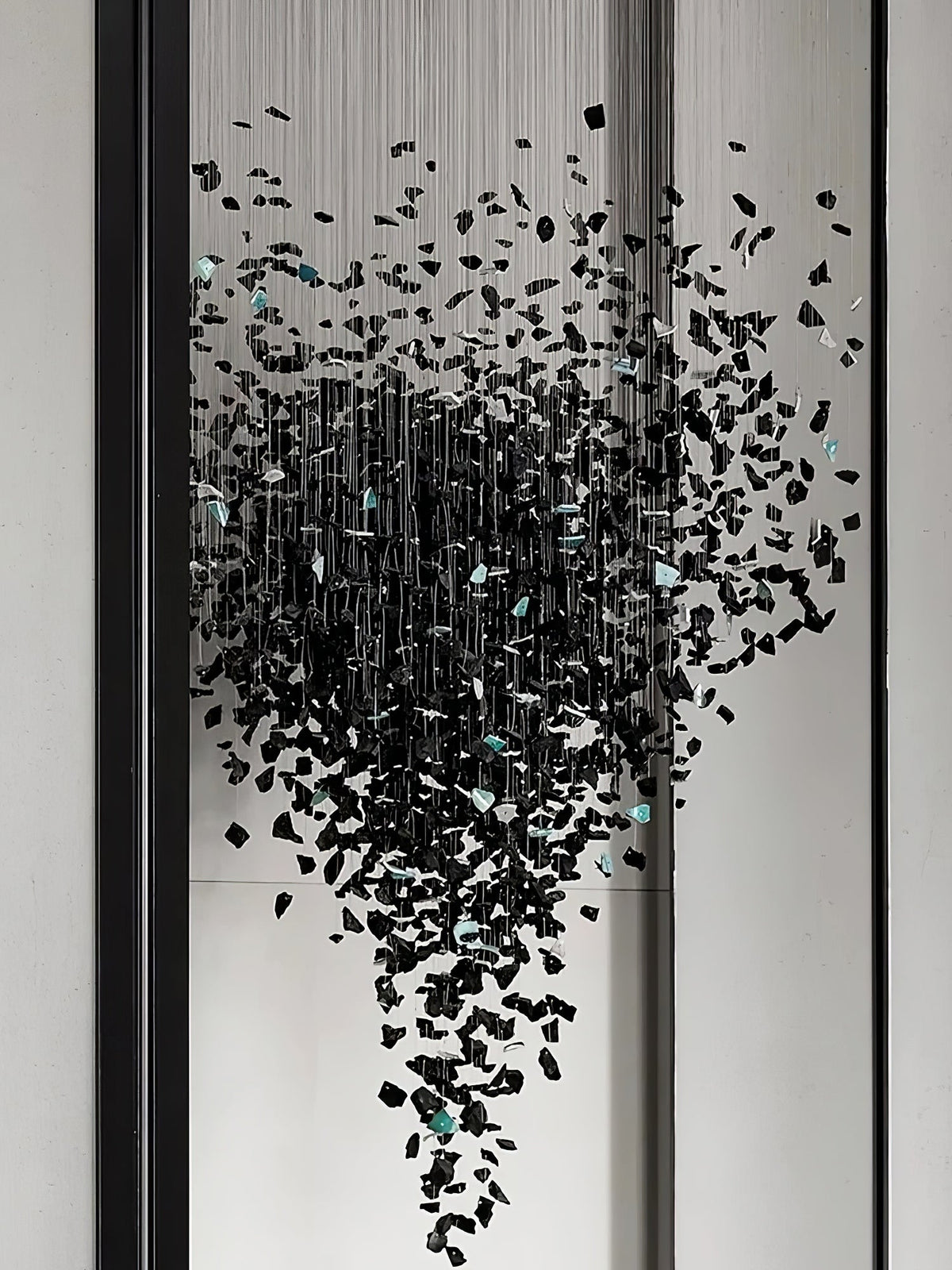 Selisaine Kronleuchter in Graustein-Form mit Sanduhr-Silhouette