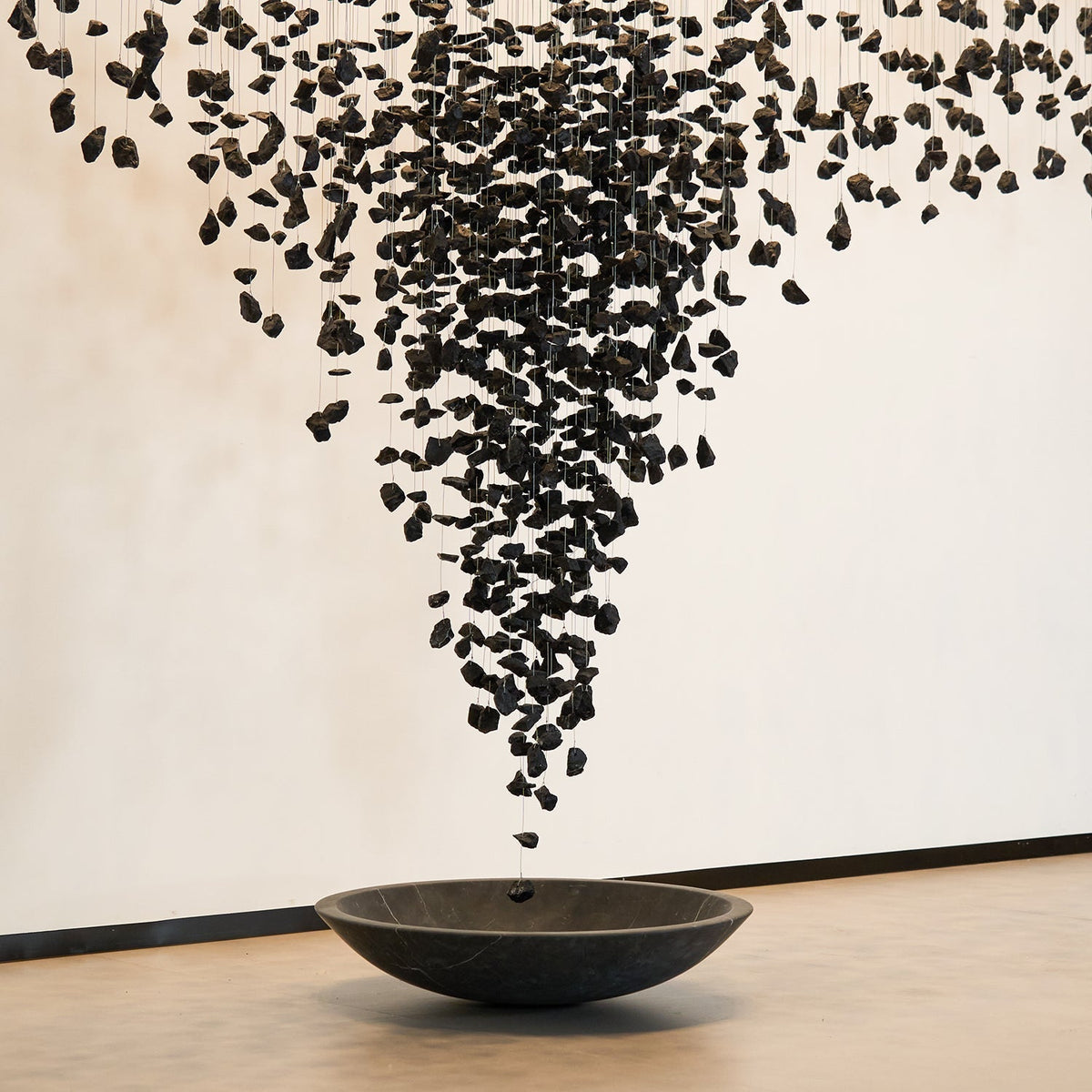 Selisaine Kronleuchter in Graustein-Form mit Sanduhr-Silhouette