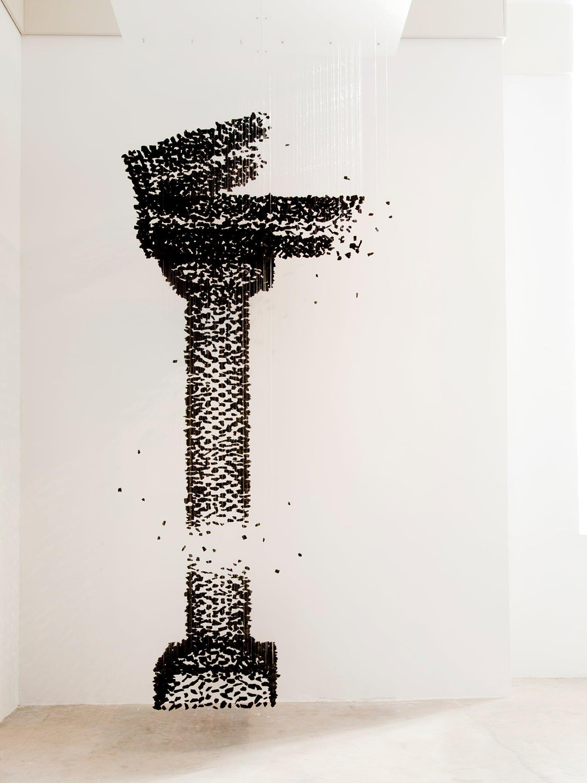 Seliian Charcoal Stone Sculptural Kronleuchter mit Buchstaben G bis L