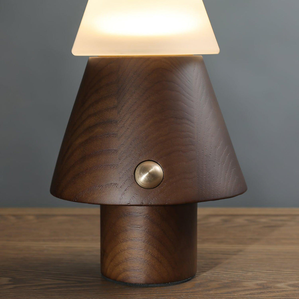 Elveette moderne Tischleuchte aus Holz