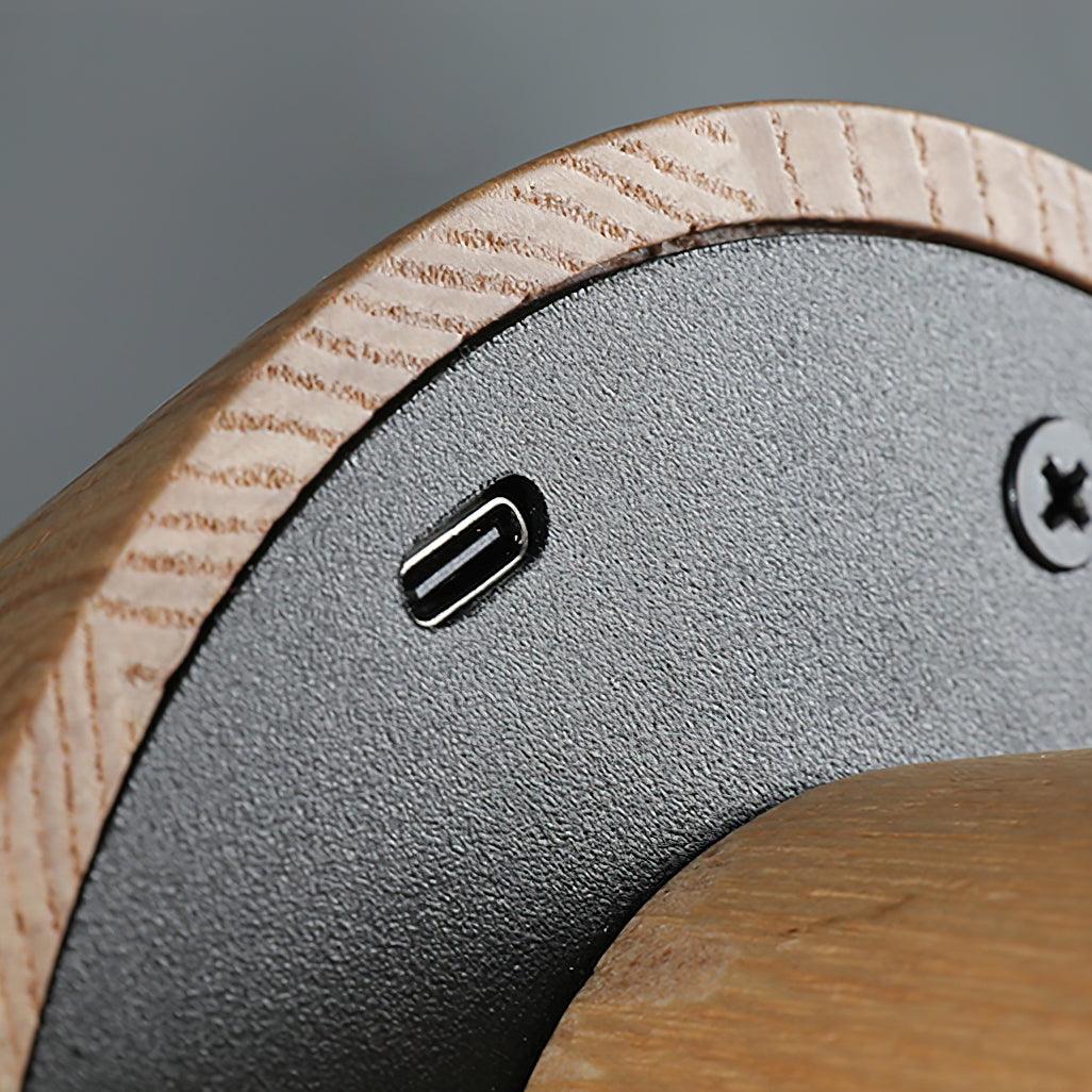 Elveette moderne Tischleuchte aus Holz