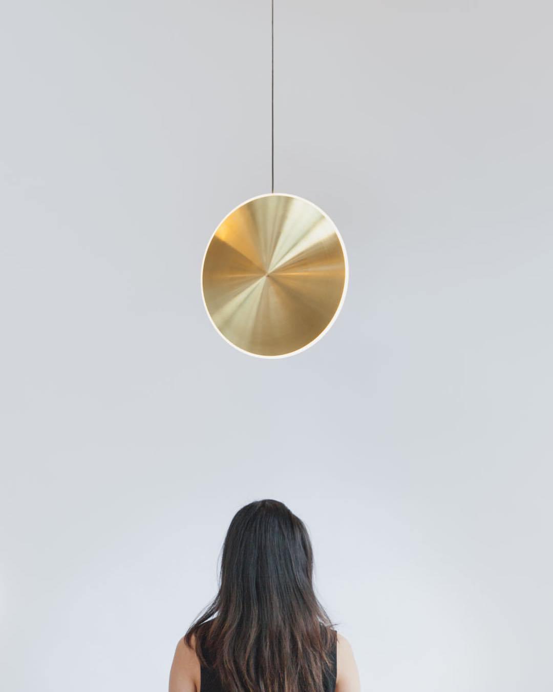 Uvenisra zeitgenössische minimalistische Pendelleuchte in Schalenform