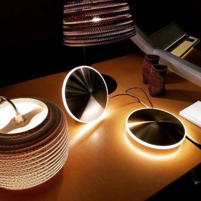 Uvenisra zeitgenössische minimalistische Pendelleuchte in Schalenform