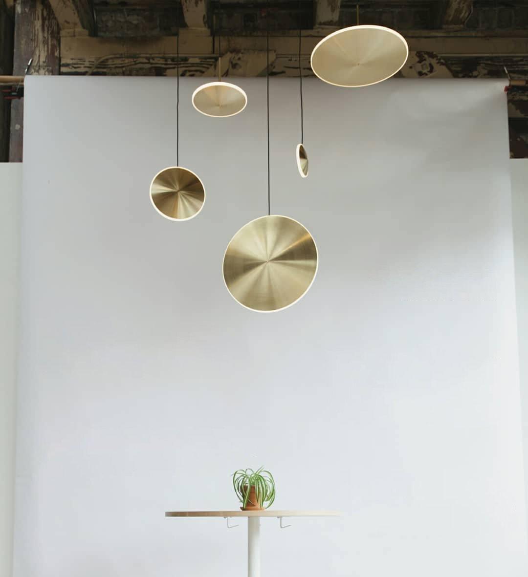 Uvenisra zeitgenössische minimalistische Pendelleuchte in Schalenform