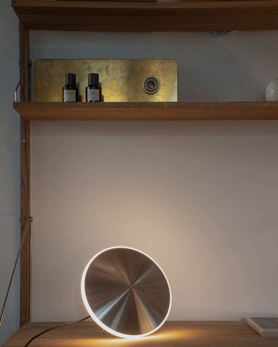 Uvenisra zeitgenössische minimalistische Pendelleuchte in Schalenform