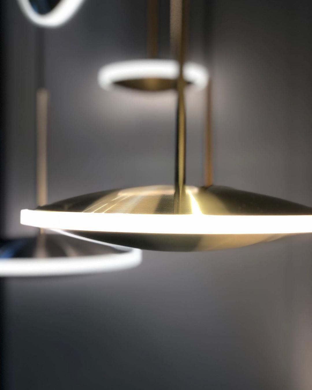 Uvenisra zeitgenössische minimalistische Pendelleuchte in Schalenform