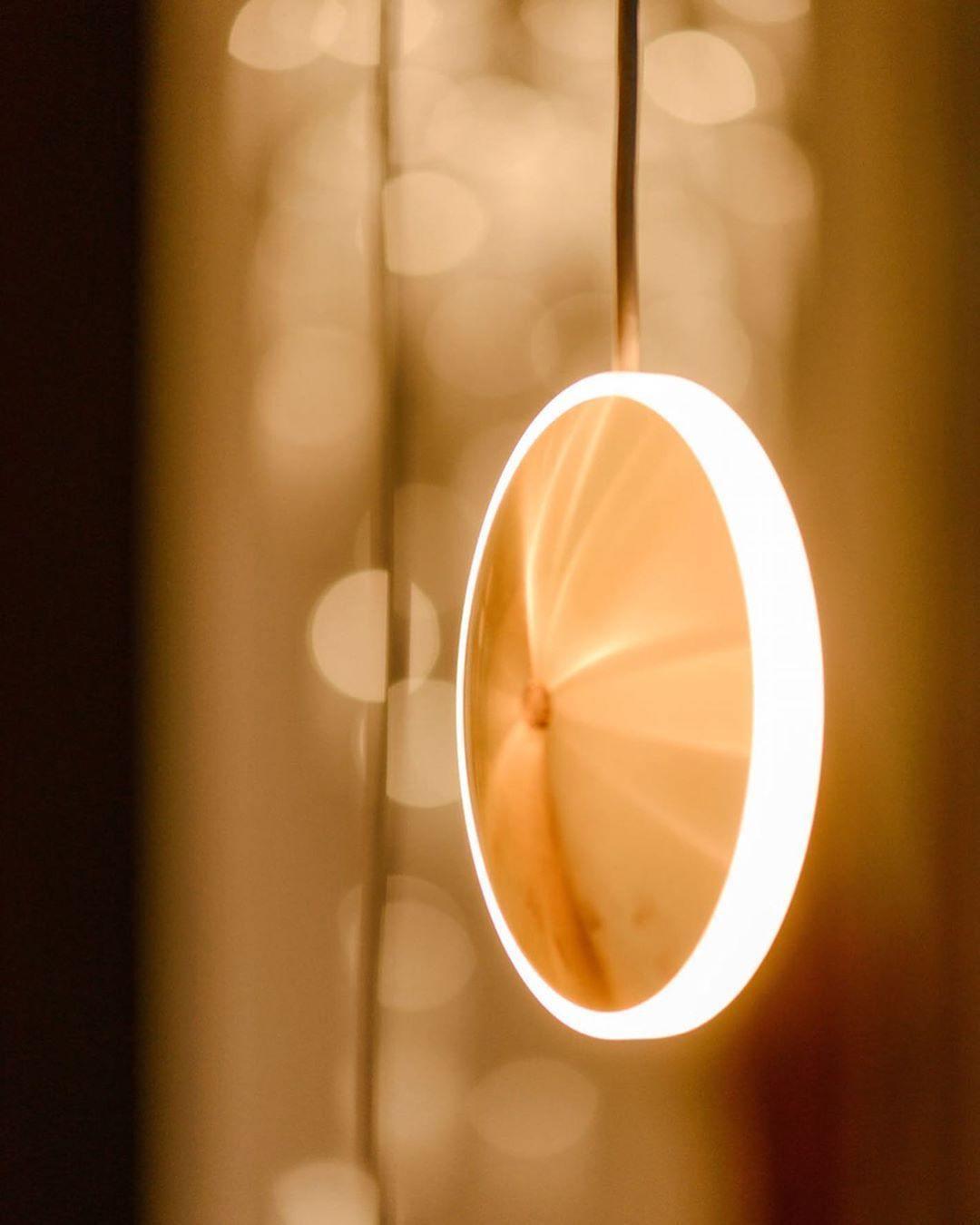 Uvenisra zeitgenössische minimalistische Pendelleuchte in Schalenform