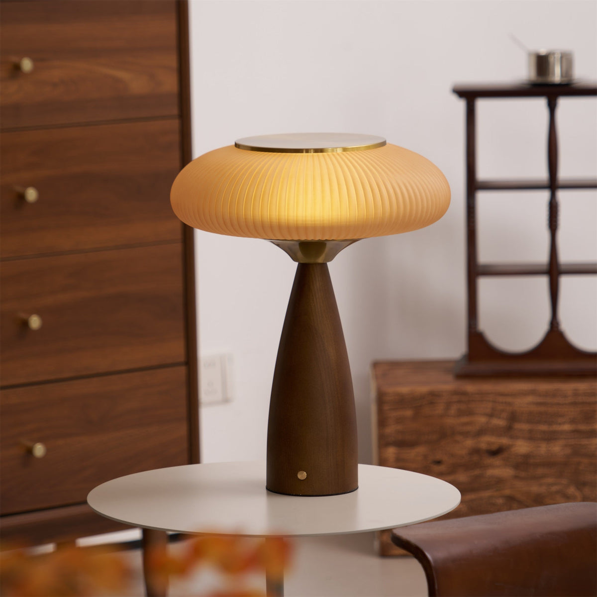 Syleena Tischlampe aus Holz im skandinavischen Stil