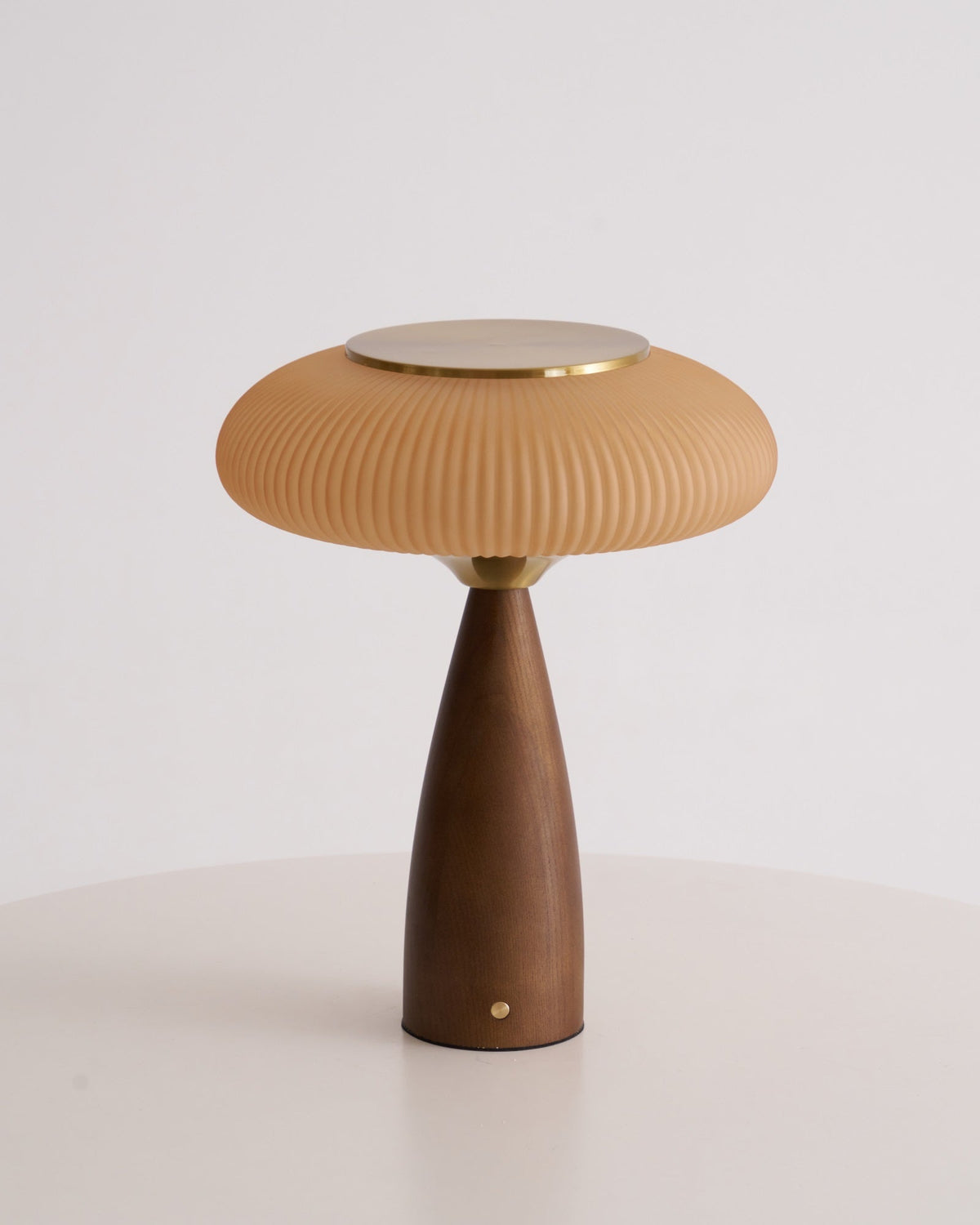 Syleena Tischlampe aus Holz im skandinavischen Stil